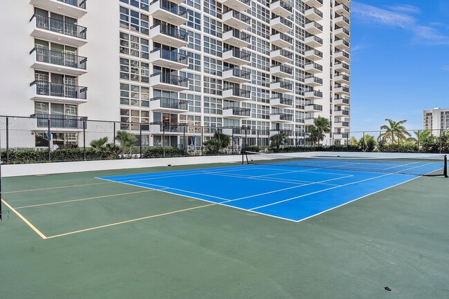 Building Photo - 525 N Ocean Blvd