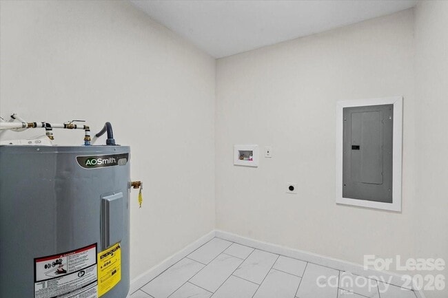 Building Photo - 2430 Dora Dr