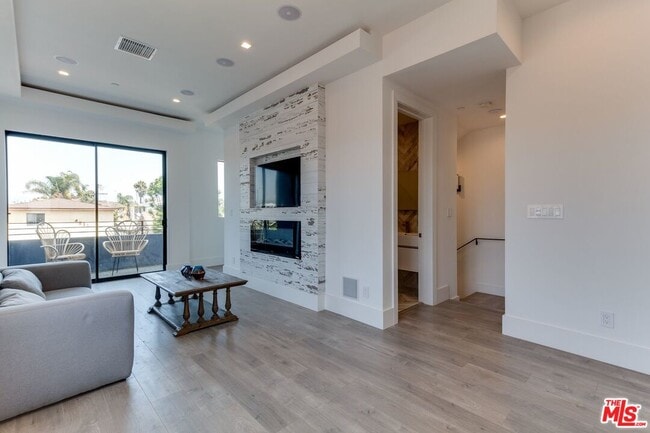 Building Photo - 4826 Pickford St