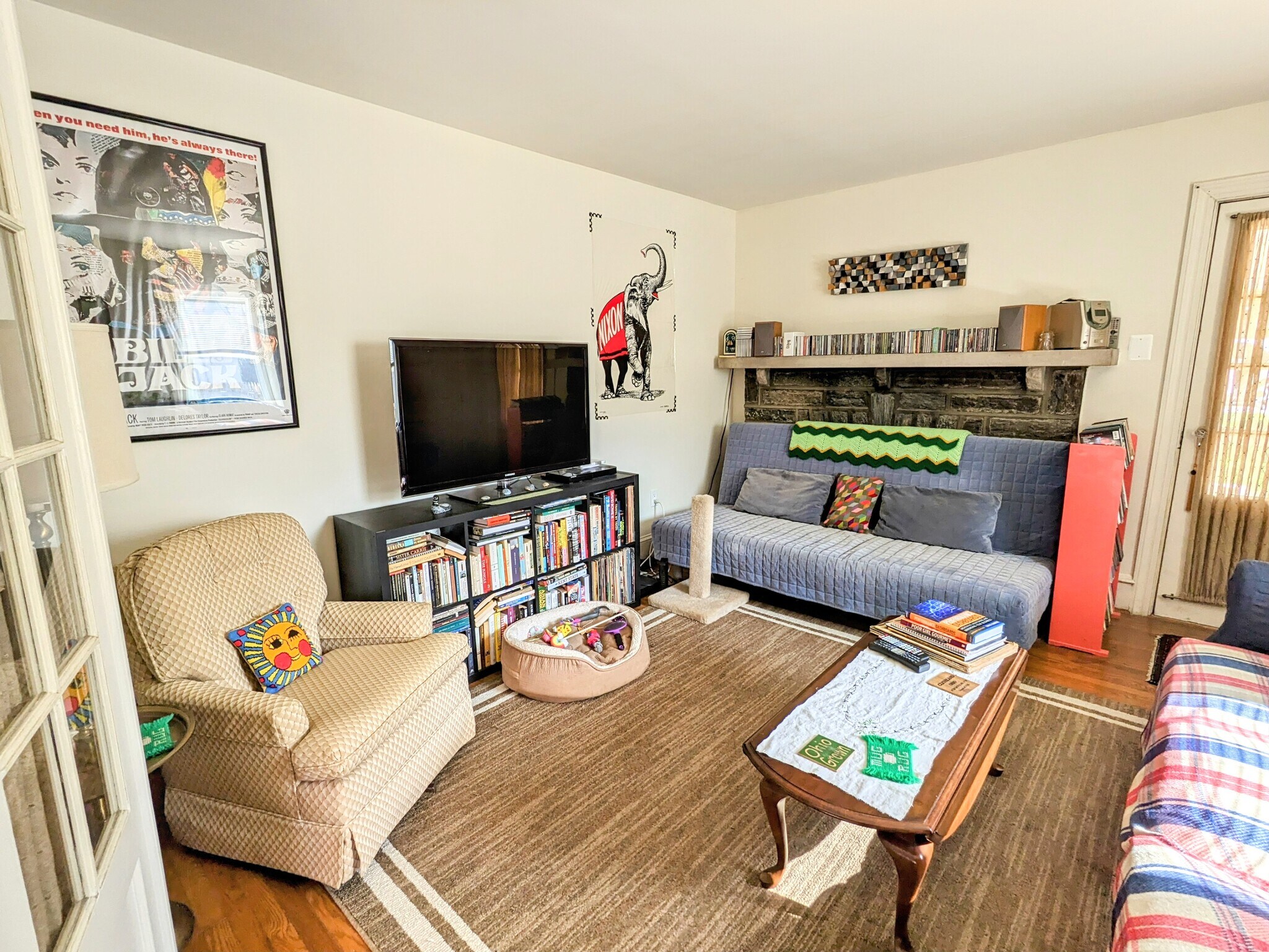 Building Photo - 920 E Railroad Ave