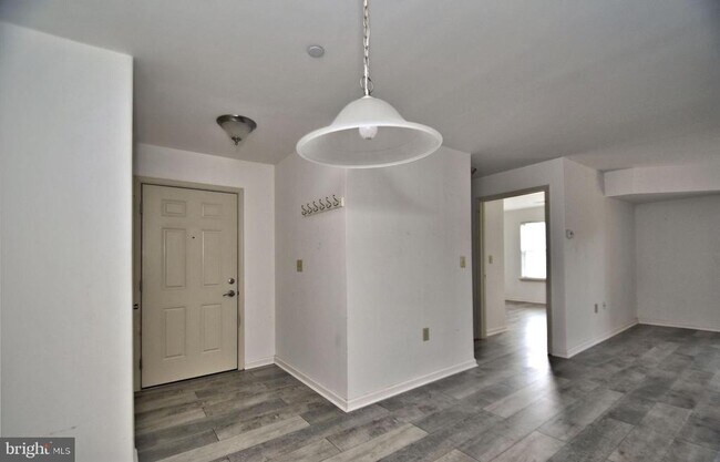 Building Photo - 3940 Ashland Dr