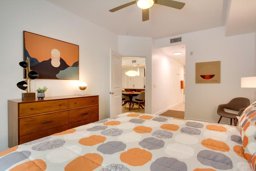 Building Photo - 5450 E Deer Valley Dr