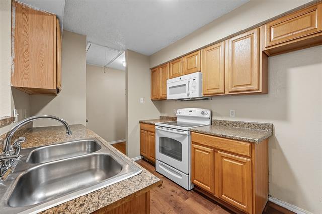 Building Photo - 3414 Colonial Dr