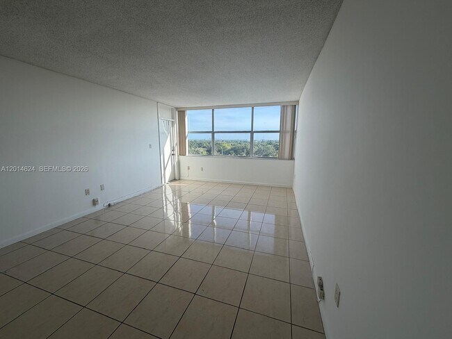 Building Photo - 1200 NE Miami Gardens Dr