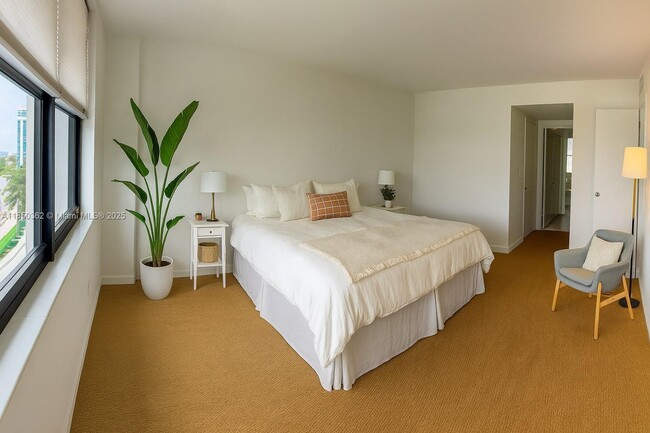 Building Photo - 10101 E Bay Harbor Dr