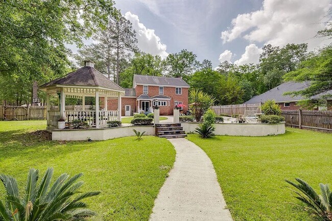Building Photo - Stunning 4 Bed, 3 Bath Home with Pool in Exclusive Silverwood Gated Community!