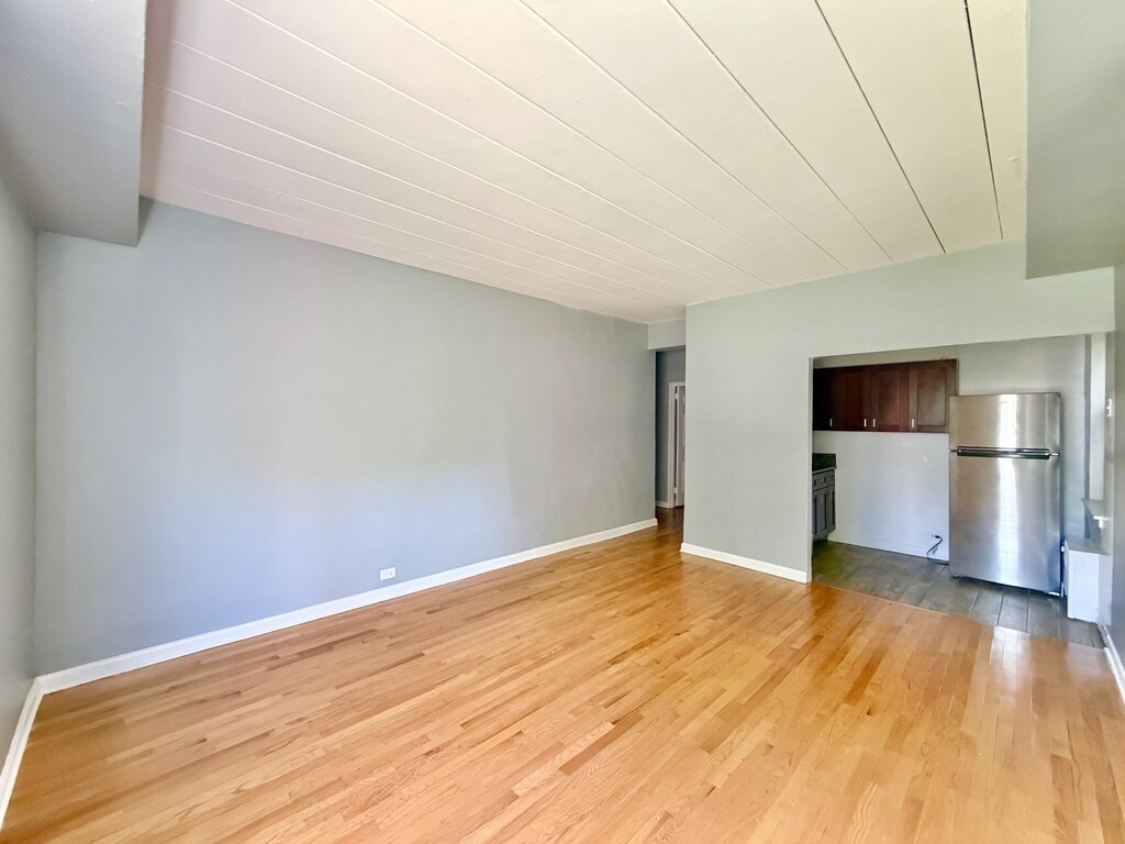 Building Photo - 1360 W Touhy Ave