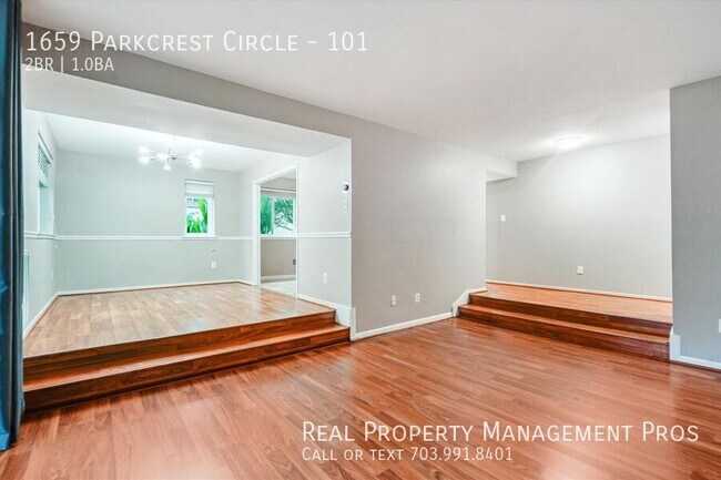 Building Photo - 1659 Parkcrest Cir