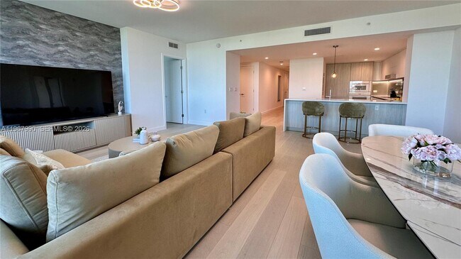 Building Photo - 9201 E Bay Harbor Dr