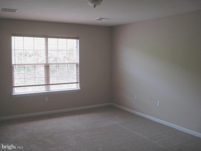 Building Photo - 7014 Seneca Ridge Dr