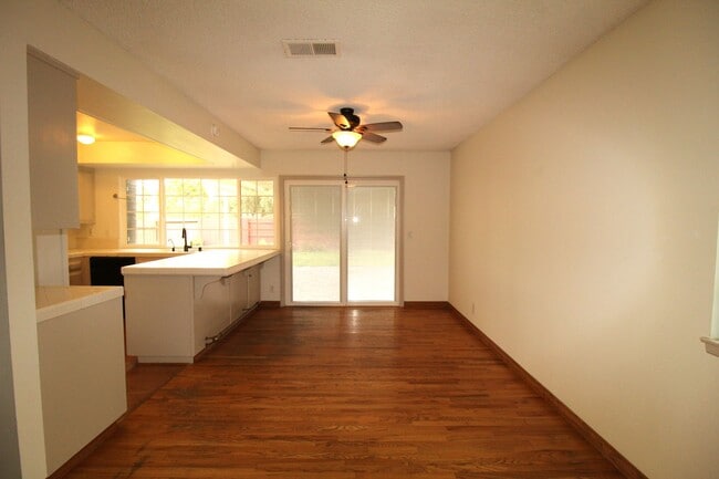 Building Photo - Spacious Corner Lot Home in Desirable Vent...