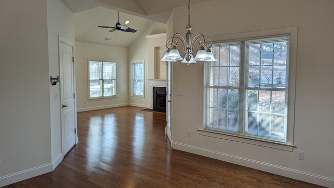 Building Photo - 501 Longwood Pl