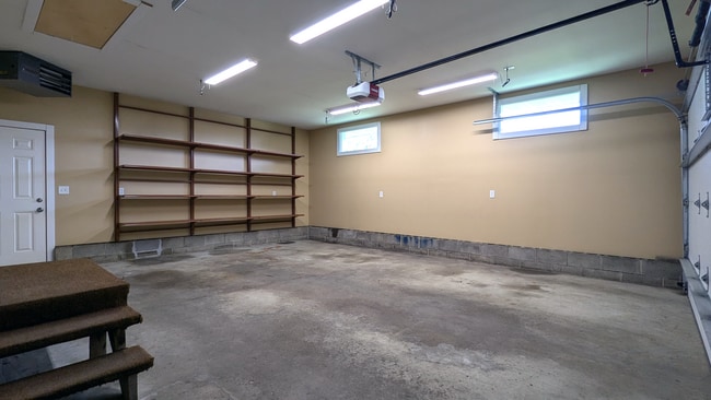 Building Photo - 2621 OAKRIDGE DR SW