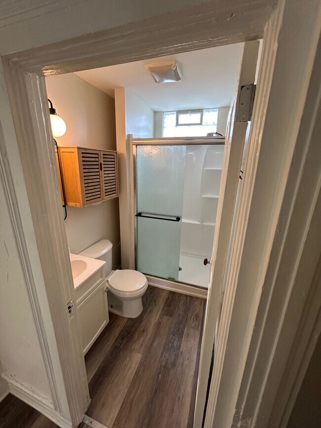 Bathroom - 142 Marion Ave SW
