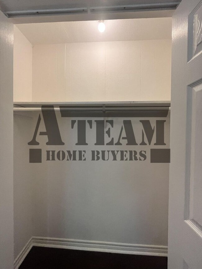 Building Photo - Fully Remodeled 3 Bedroom 2 Bathroom