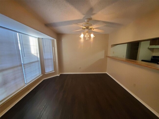 Building Photo - Move in ready home in Mesquite!
