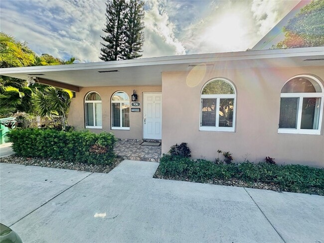 Building Photo - 936 SW 68th Ave