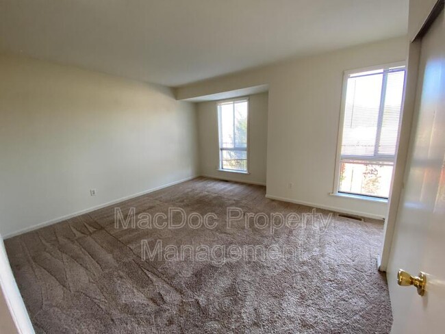 Building Photo - 53 Maple Dr