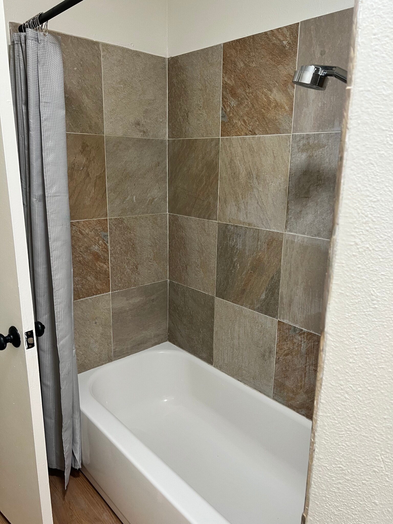 shower - 920 S Fann St