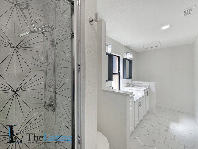 Building Photo - 8183 Terraza Ct