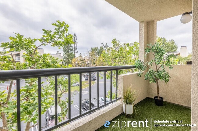 Building Photo - 1 br, 1 bath Condo - 5545 Canoga Ave, Wood...