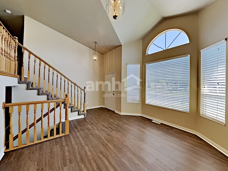 Building Photo - 1365 E 150 S