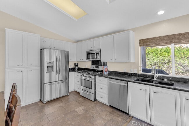 Building Photo - 170 Vía Tramonto