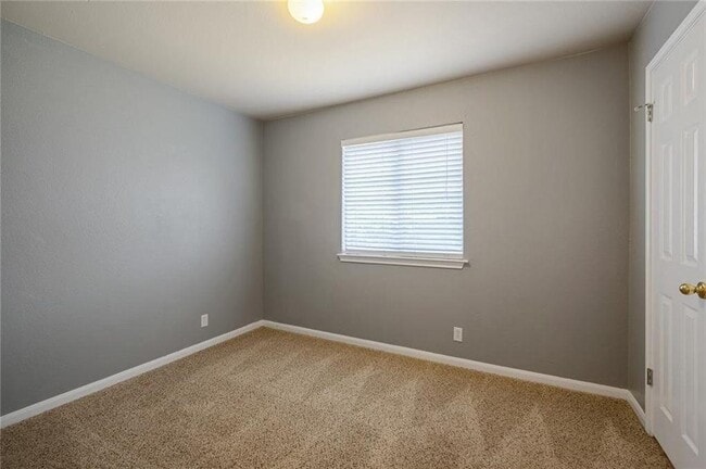 Building Photo - 1709 Royal Ascot Dr