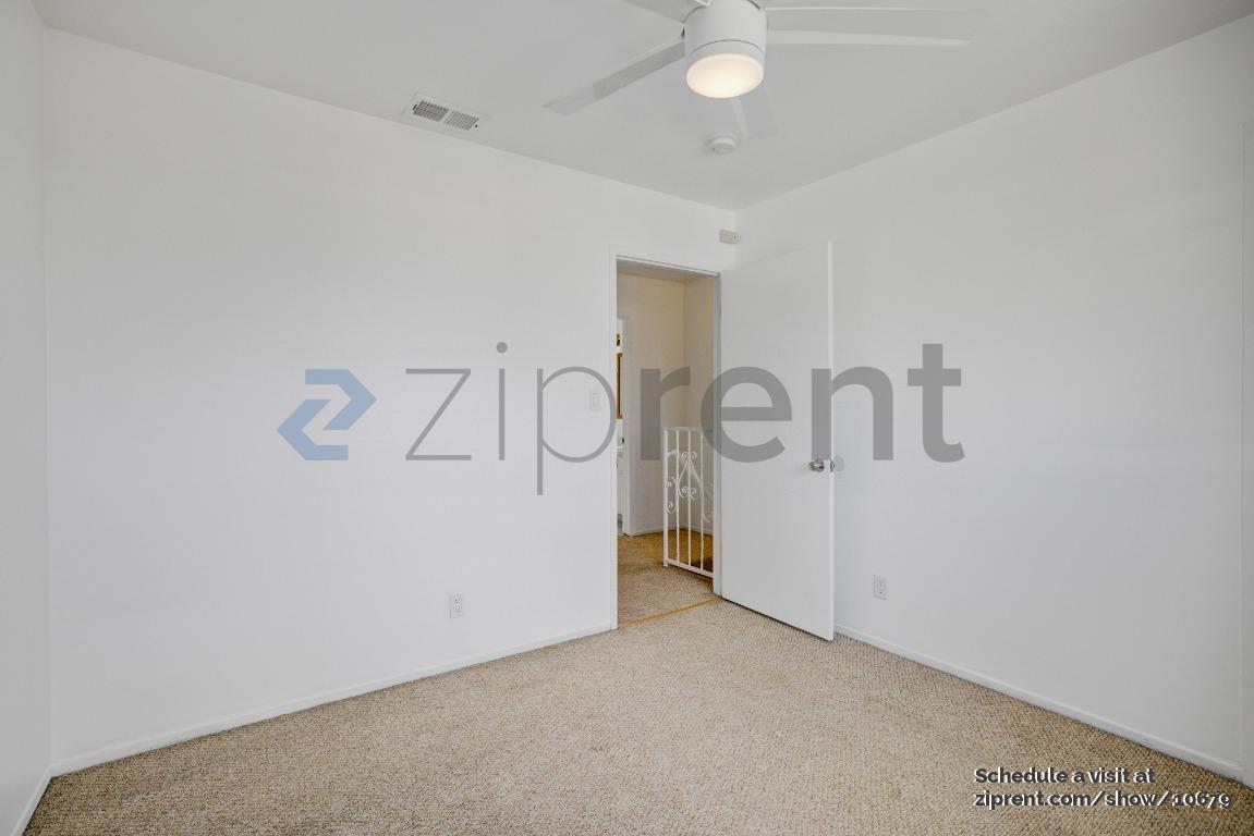 Building Photo - Unit