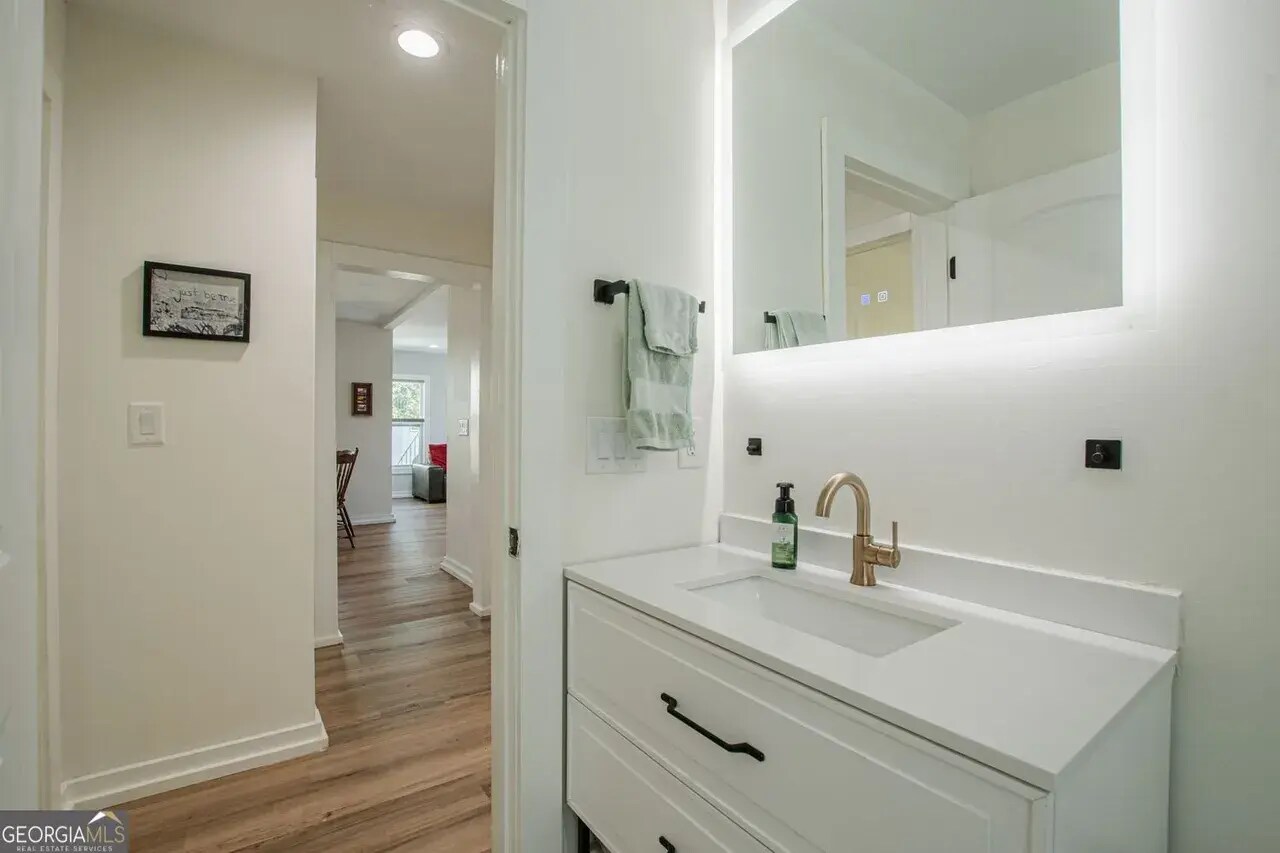 Building Photo - 2657 Blount St