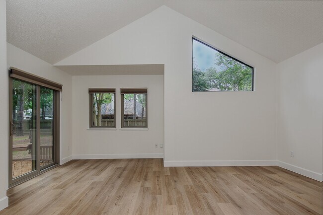 Building Photo - 21 N Mossrock Rd