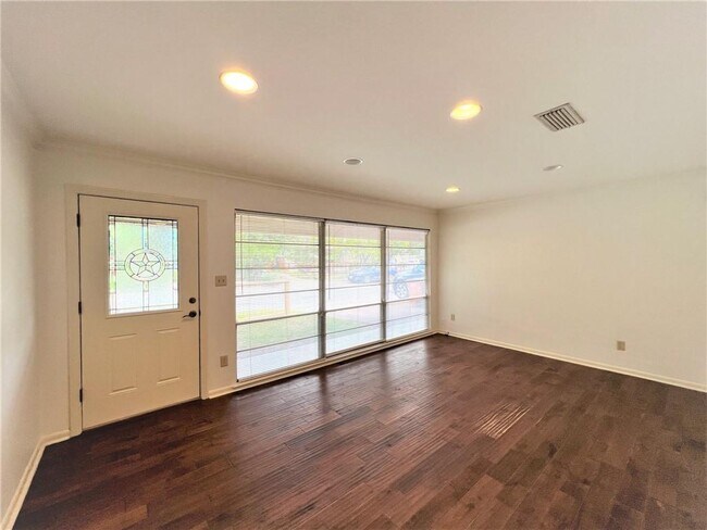 Building Photo - 5011 Finley Dr