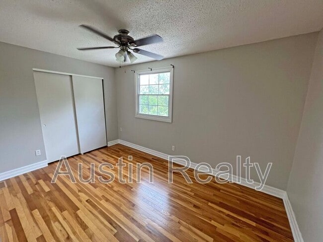 Building Photo - 4081 Paule Ave
