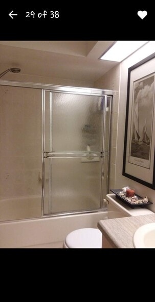 Shower/tub - 7639 Wells Ct