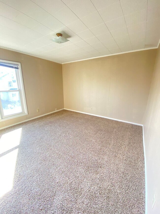 Building Photo - 217 W Irving Ave