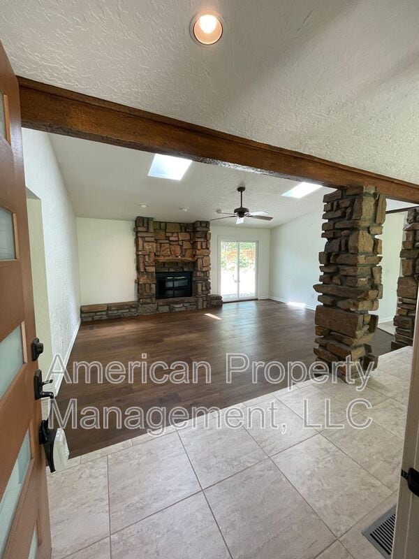 Building Photo - 3711 E 108th St