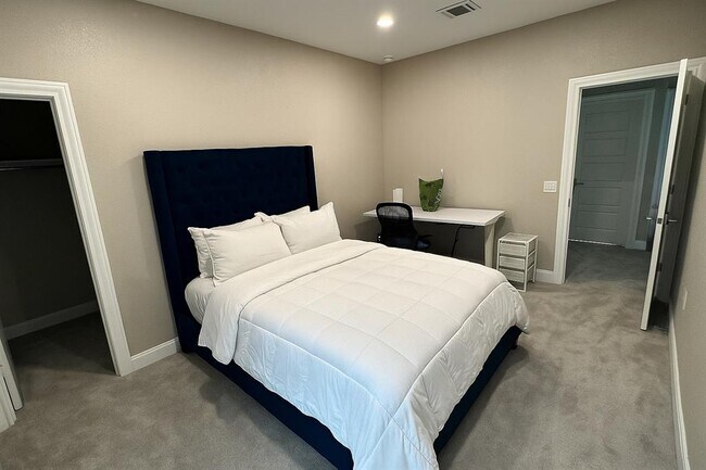 Building Photo - 4600 Colmar Dr