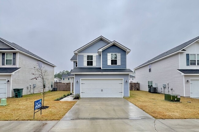 Building Photo - AVAILABLE NOW! (Pet Friendly)