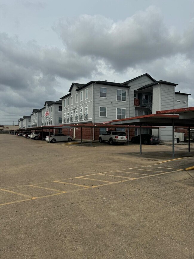 Building Photo - 6289 Wilcrest Dr