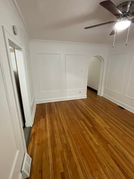 Building Photo - 7935 S Ellis Ave