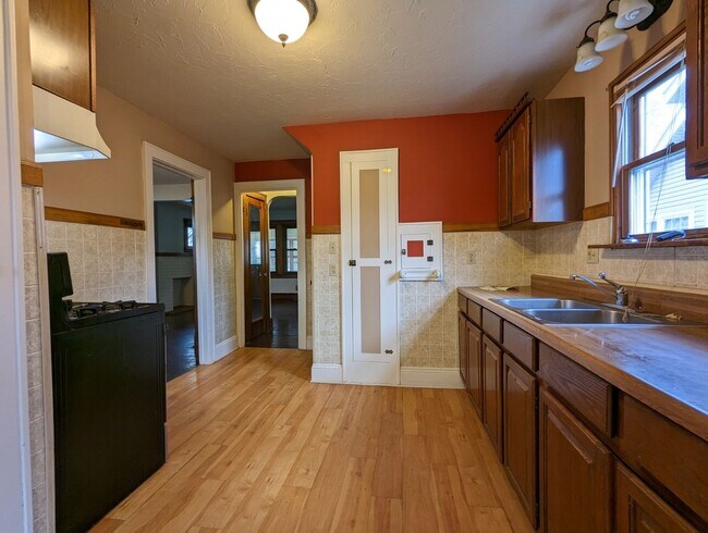 Building Photo - Large, spacious home for rent!