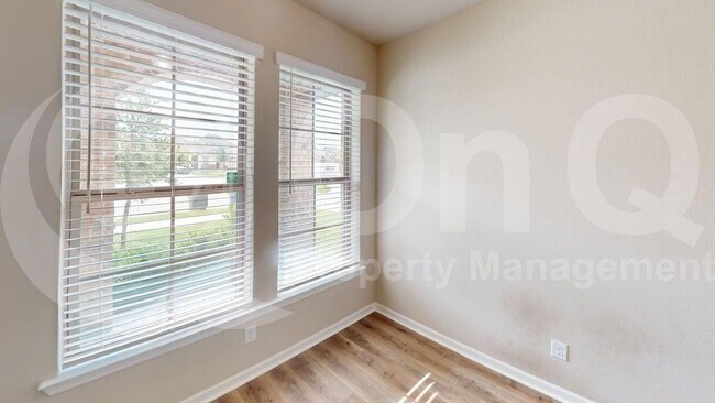 Building Photo - 5521 Capilano Ct