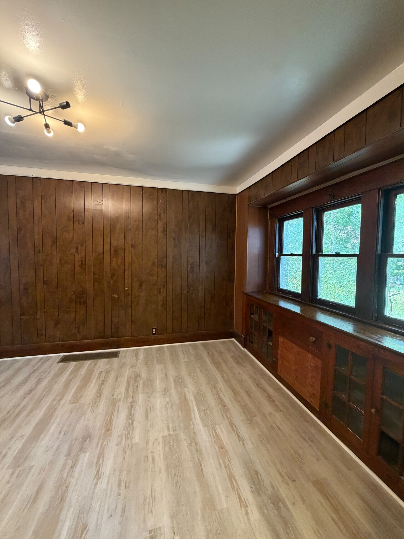 Building Photo - 3337 Parkwood Ave