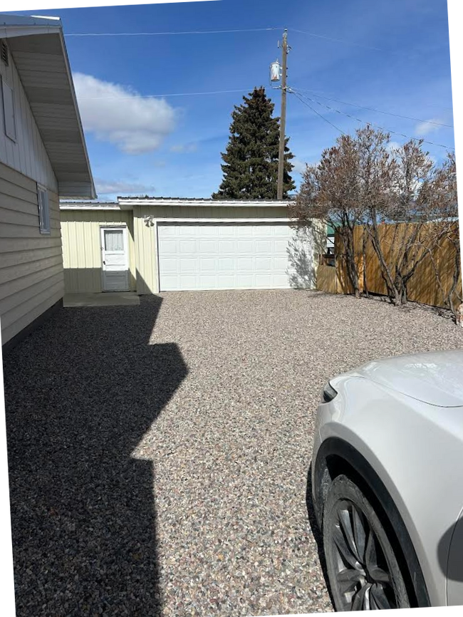 Building Photo - 405 Poppleton St