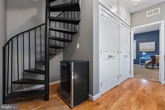 Building Photo - 1423 1st St NW