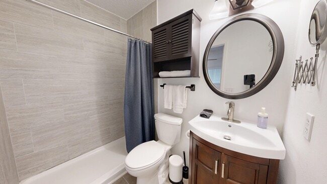 Building Photo - 12827 Independence Ave