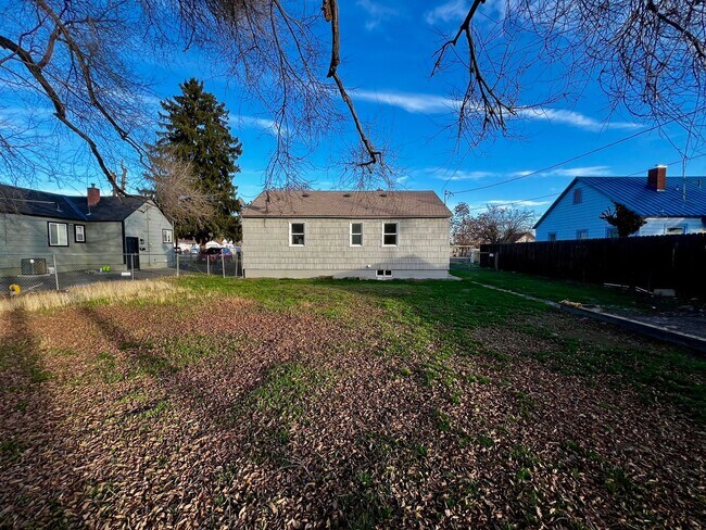 Building Photo - 1408 S 3rd Ave