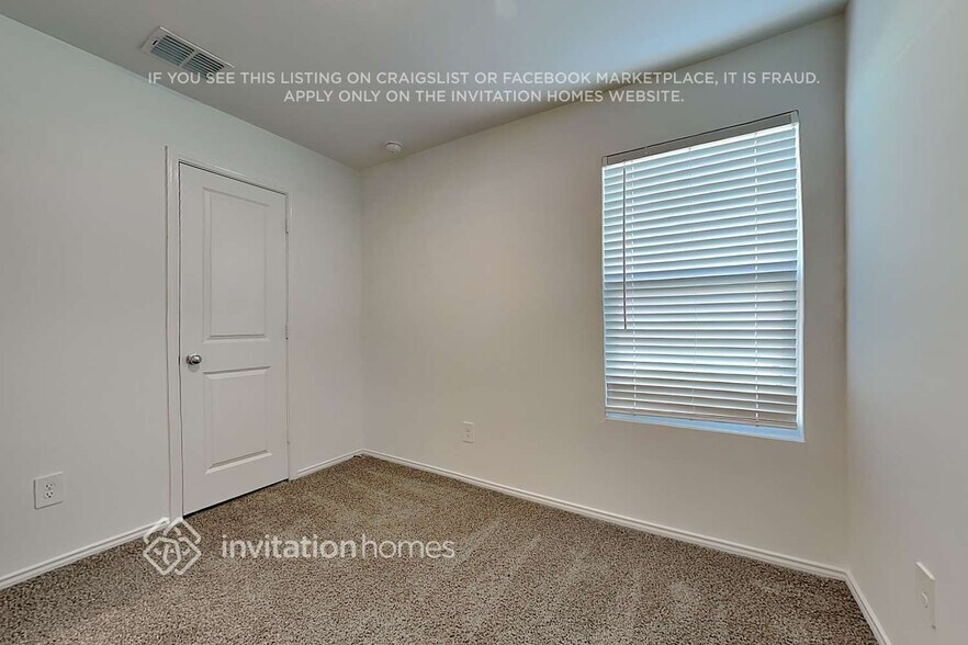 Building Photo - 3220 Crestone Dr