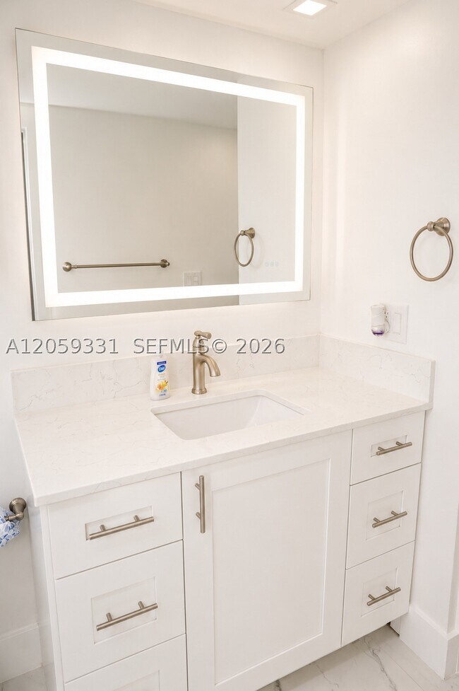 Building Photo - 2750 W 76th St