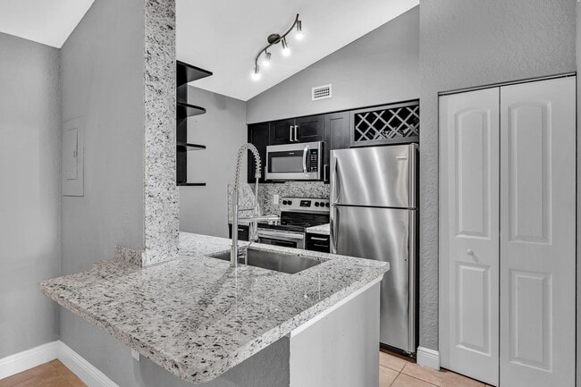 Building Photo - 2803 N Oakland Forest Dr